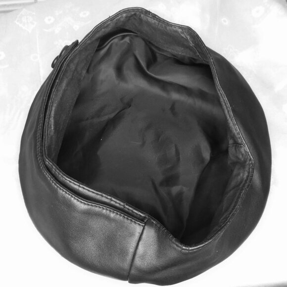 Black Beret in Vegan Leather - Military Vibe - Picture 5 of 8